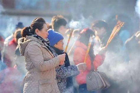 人爭一口氣 佛受一爐香|人爭一口氣，佛受一爐香 的意思、解釋、用法、例句